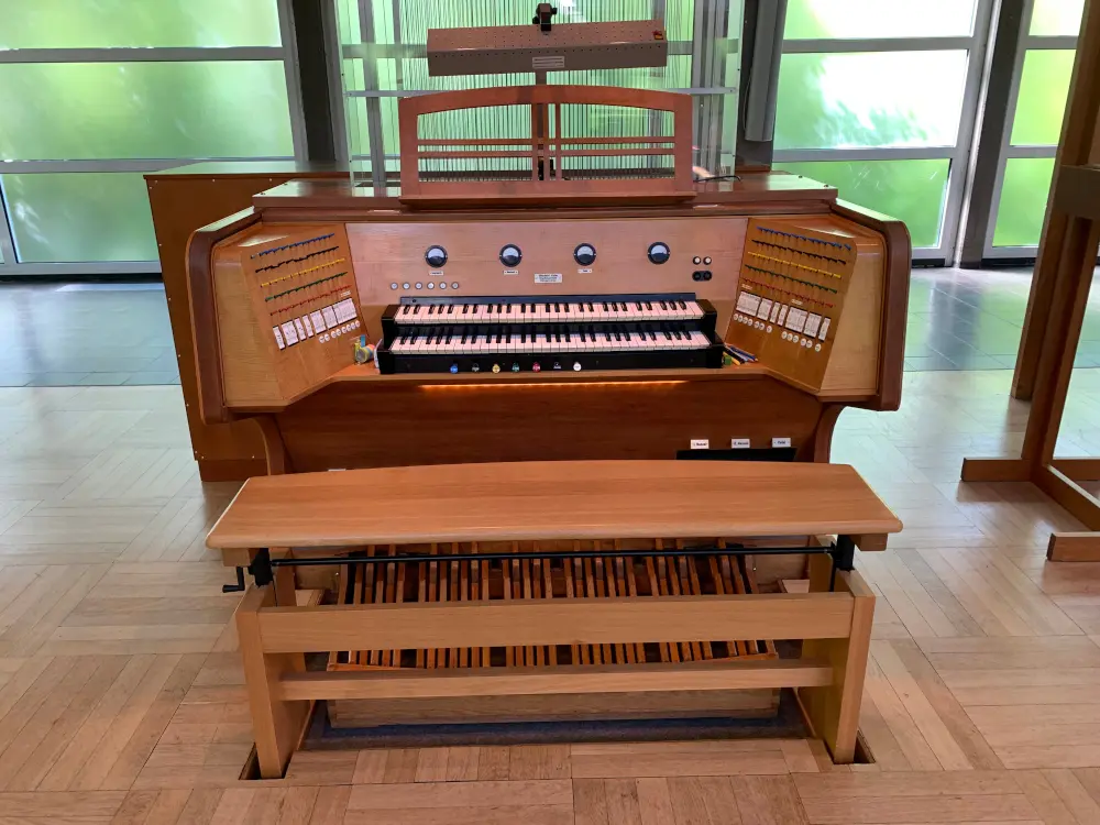 Orgeltisch der Euler-Orgel in der Patmoskirche